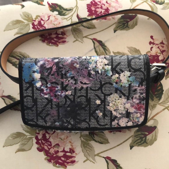 Calvin Klein Handbags - Brand New 🎉Calvin Klein Belt Bag “M”